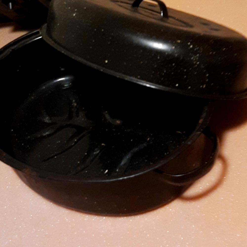 Turkey roasting pan